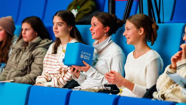 Participantes à un événement de Swiss TecLadies avec un microphone cube